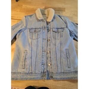 Generic light wash denim shearling faux lined Jean jacket pockets medium